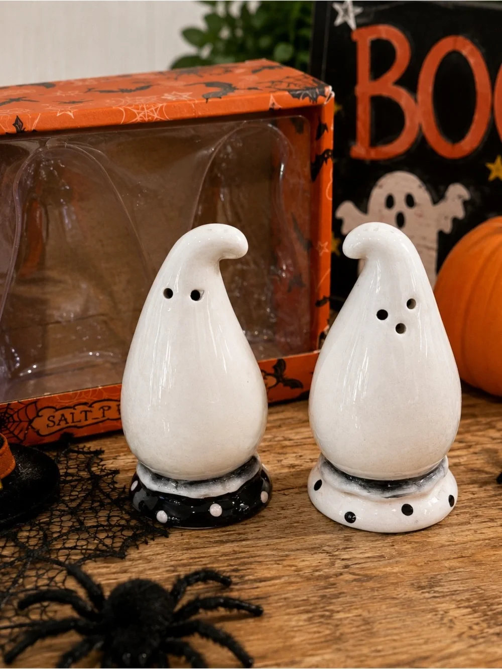 NIB Johanna Parker Ghost Salt & Pepper Shakers Halloween Ceramic Set Cute Polka